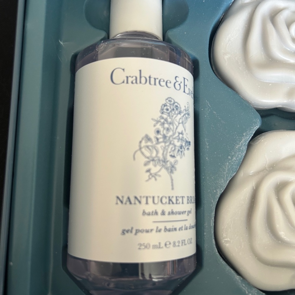 Crabtree & Evelyn Nantucket Blue Tin Gift Set - Picture 5 of 7